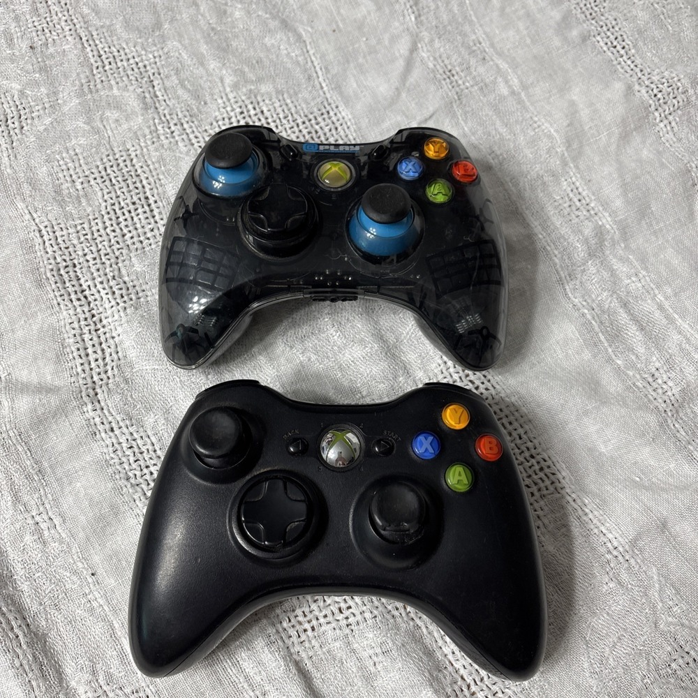 Microsoft Xbox 360 Wireless Controller - Glossy Black & Play Gaming Accessories